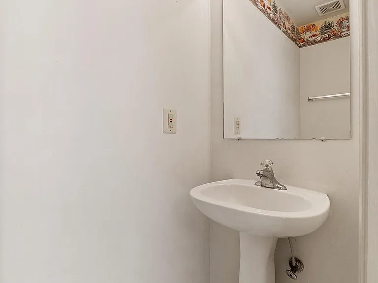 570 Highland Towne Ln — Photo 22