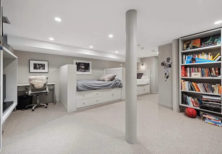 509 W Grant Pl — Photo 19