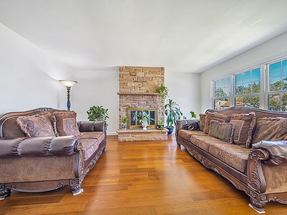 4th image of 18026 Oakley Ave