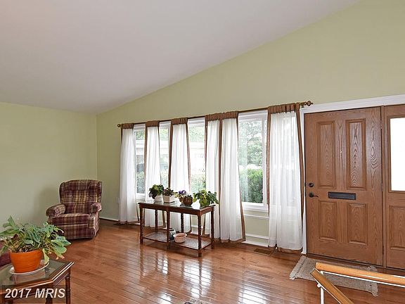 3rd image of 4010 Ivanhoe Ln