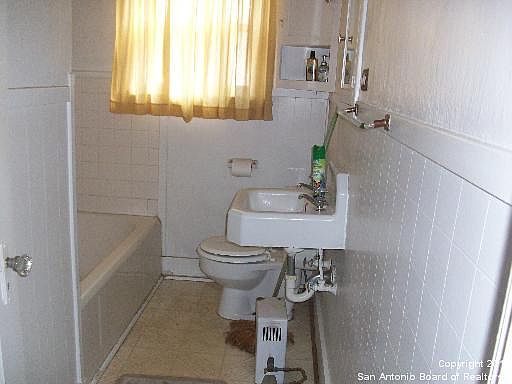 3rd image of 312 E White Ave