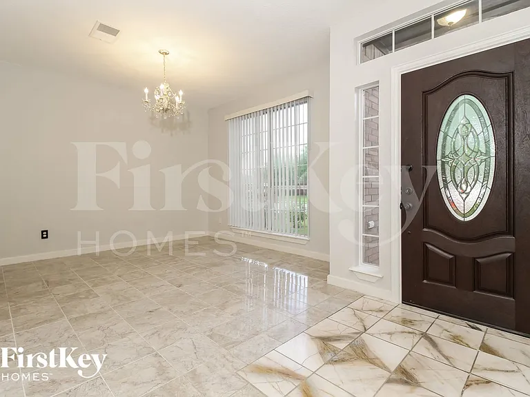 1055 Waterview Dr — Photo 6
