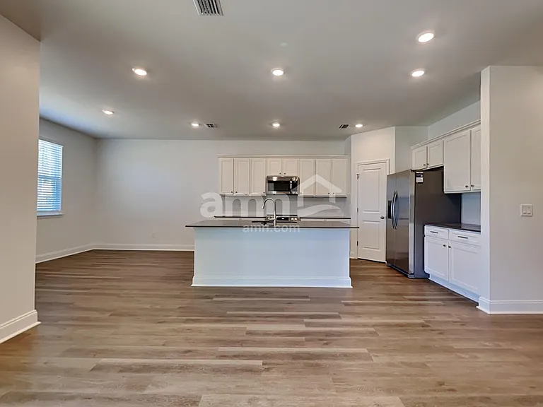 563 Plumeria Ln — Photo 5
