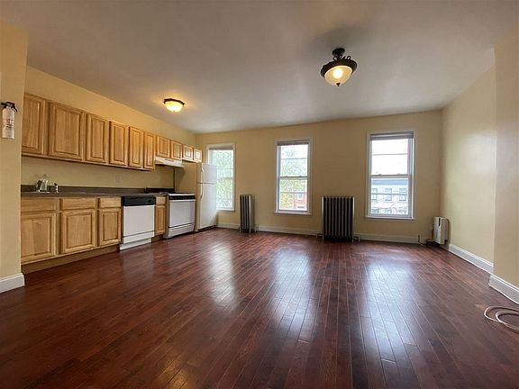 4th image of 23 Henry St #2