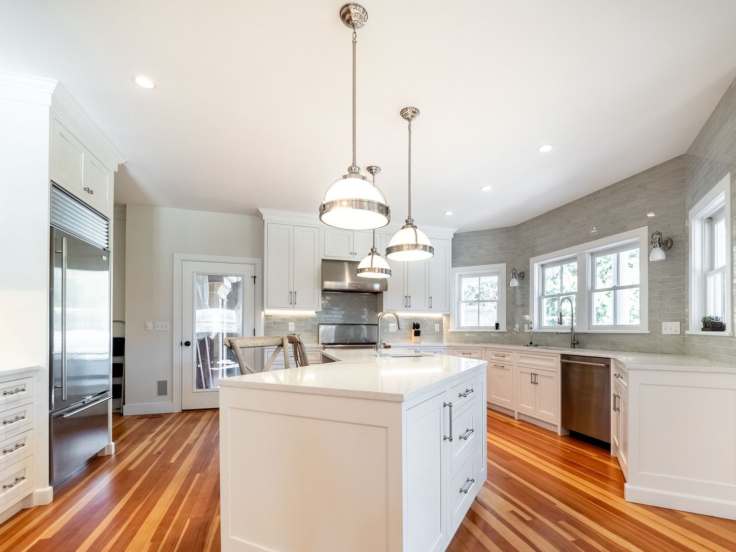  Eat-in Kitchen