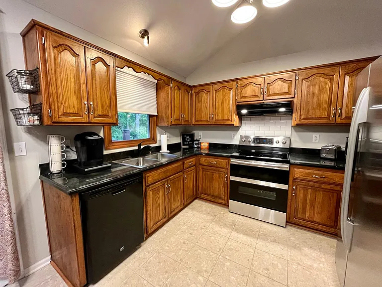 10225 N Main St — Photo 5