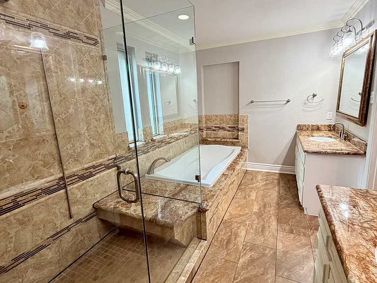 908 McCoy Dr — Photo 8