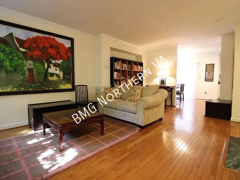 2304 N Greenbrier Ct #206 — Photo 4