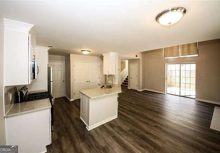 121 Stoneforest Dr — Photo 16