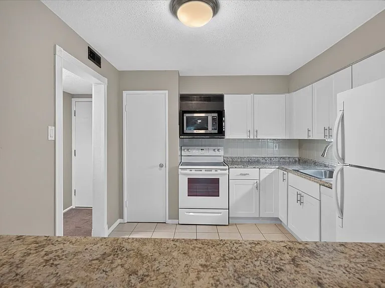 4355 Maryland Ave #202 — Photo 10