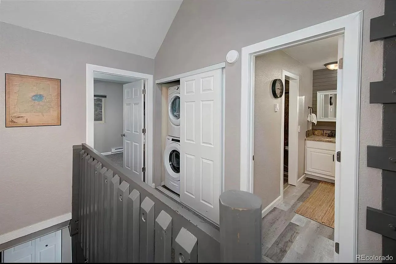 2 bed, 958 sqft, $3,400 — Photo 2