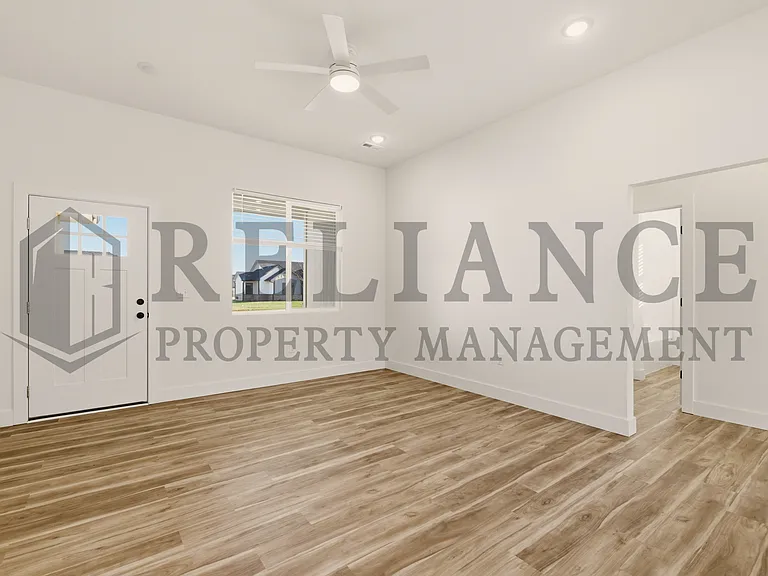 701 E Elmwood St — Photo 12