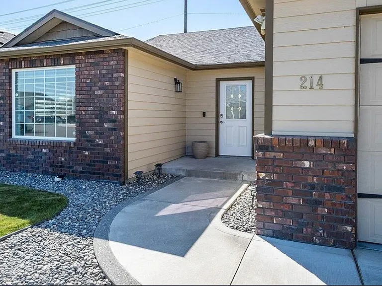 214 S Belfair Pl — Photo 1