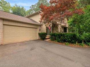 1180 Glenpointe Ct, Bloomfield Hills, MI 48304