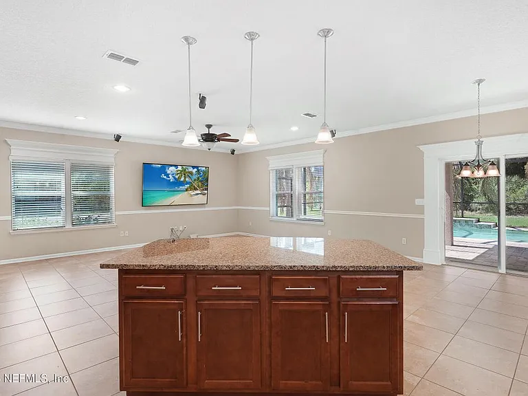 352 Silver Glen Ave — Photo 8