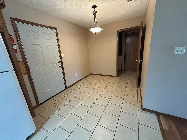 1419 N Pittsburg Ave — Photo 5