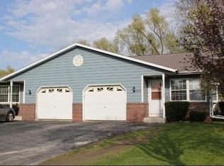 512 Cottonwood Ave, Hartland, WI 53029