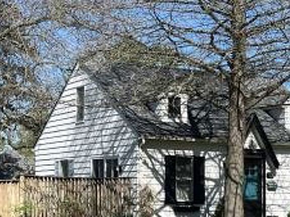 3rd image of 133 N Wilson Blvd