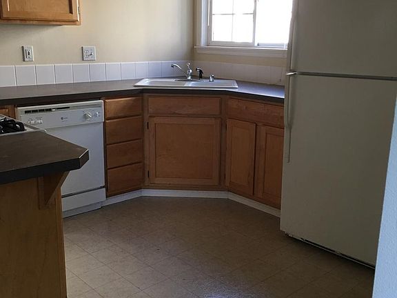 5th image of 11718 Greenwood Ave N #A