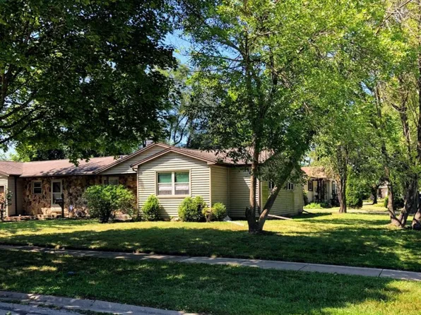 286 E Norman Ln, Wheeling, IL 60090