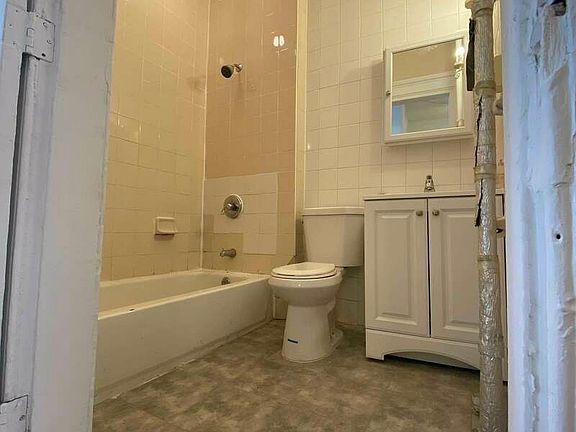 3rd image of 161 E 33rd St #A2