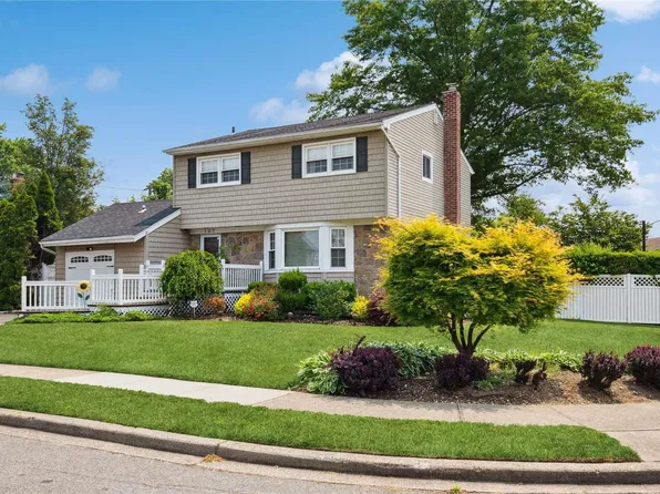 107 Wayne Street, Jericho, NY 11753