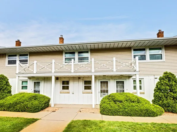 1351 Colonial Dr, Roseville, MN 55113
