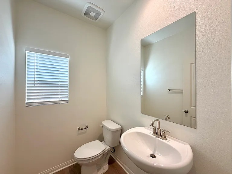 176 N Sutter Ave — Photo 9