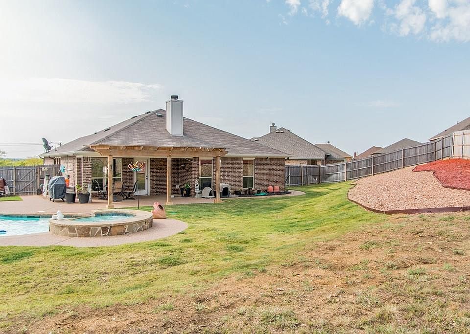 2nd image of 4104 Windmill Ct