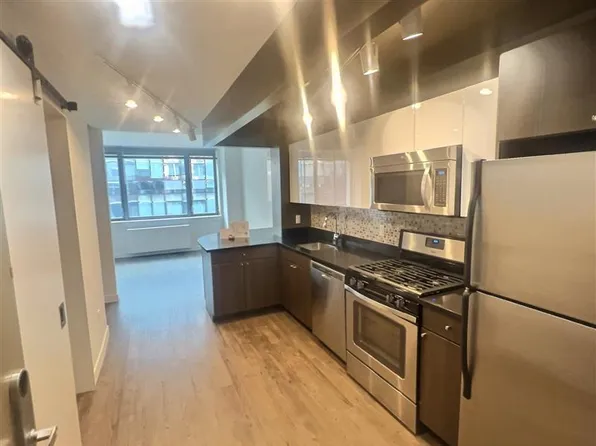 525 West 28th Street image 1 of 6