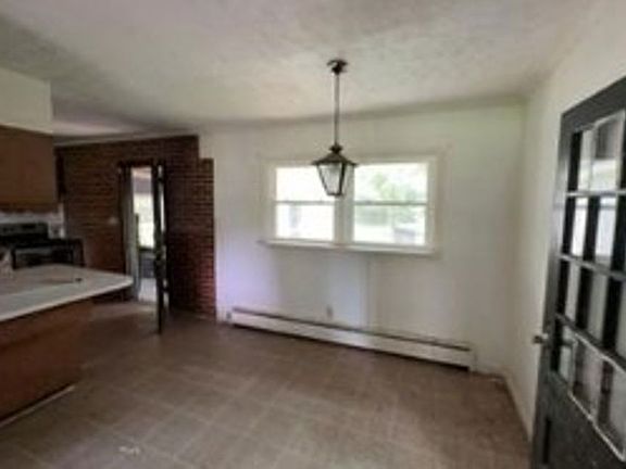 3rd image of 558 Shorewood Dr