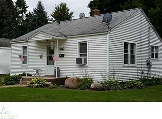 1002 S Lyon St, Owosso, MI 48867