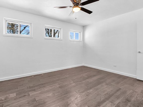 3rd image of 17956 Oakwood Ave