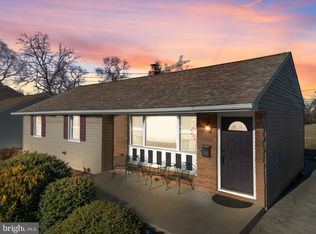 23 W Clairmont Dr, Newark, DE 19702