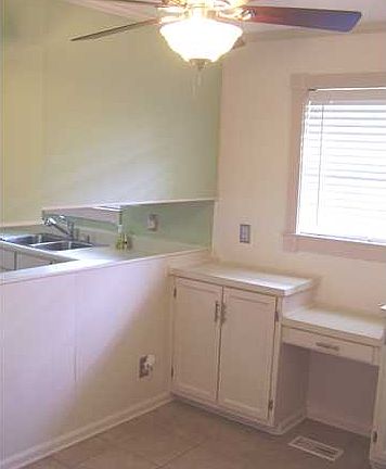 5th image of 582 E Moye Dr