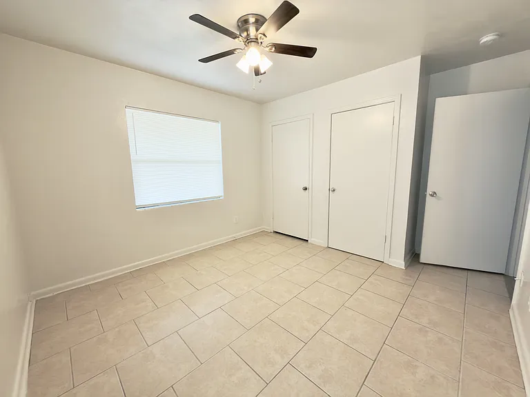 927 E Walnut St — Photo 20