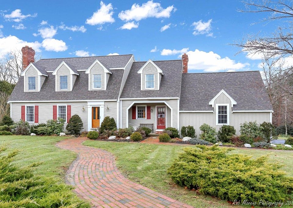 1st image of 6 Waterside Ln