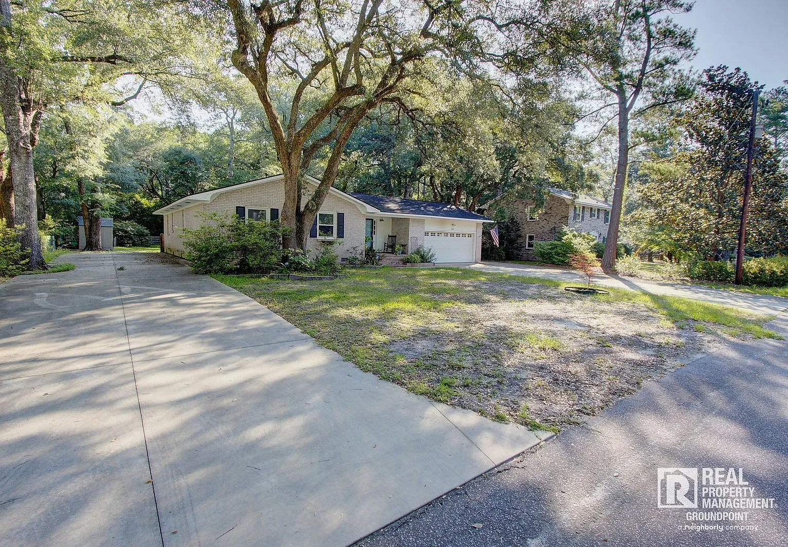 3 bed, 2.0 bath, 1300 sqft, $2,400 — Photo 2