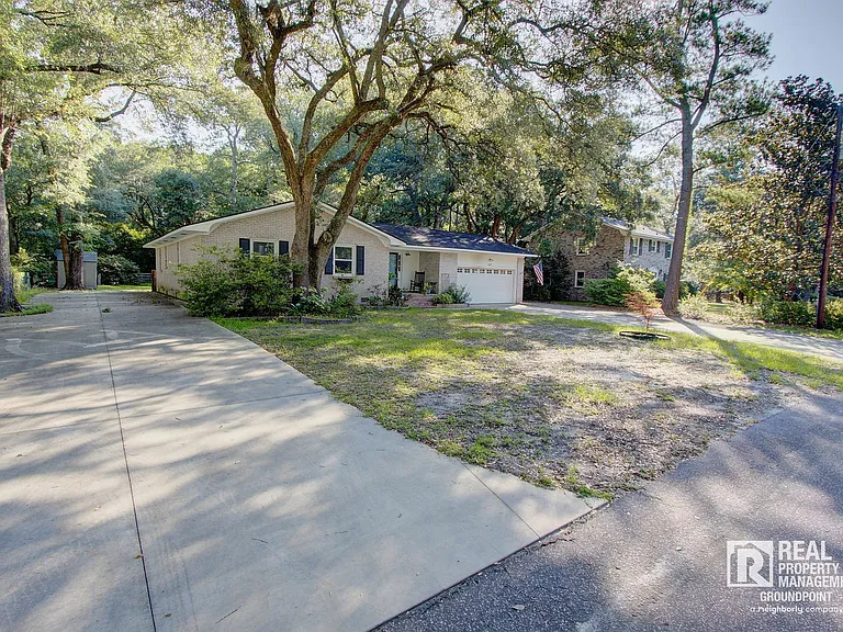 209 Chucker Dr — Photo 2