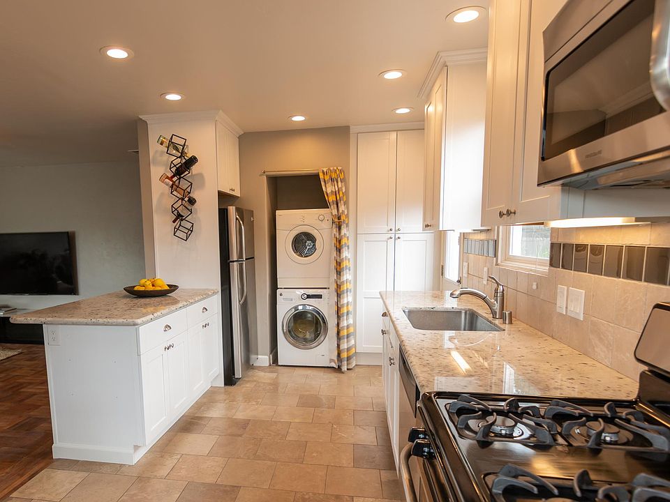 1st image of 2367 Poplar Ave #1