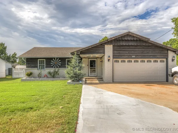 202 W 41st St, Sand Springs, OK 74063