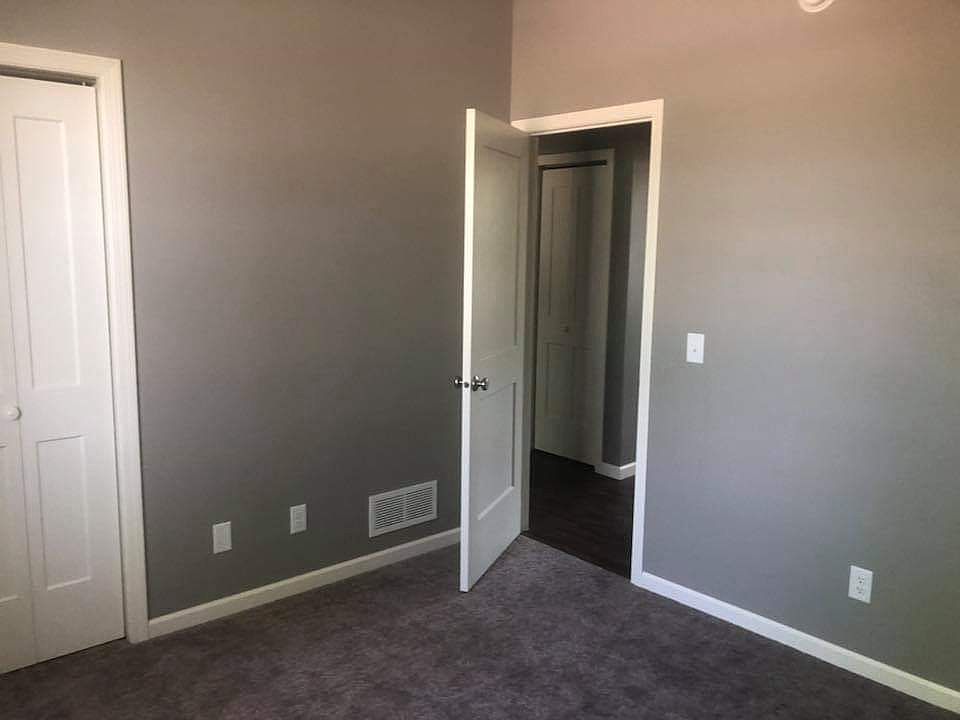 1st image of 421 W Caledonia Ave