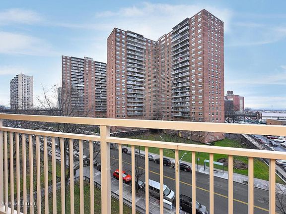 5th image of 2915 W 5th St APT 6E