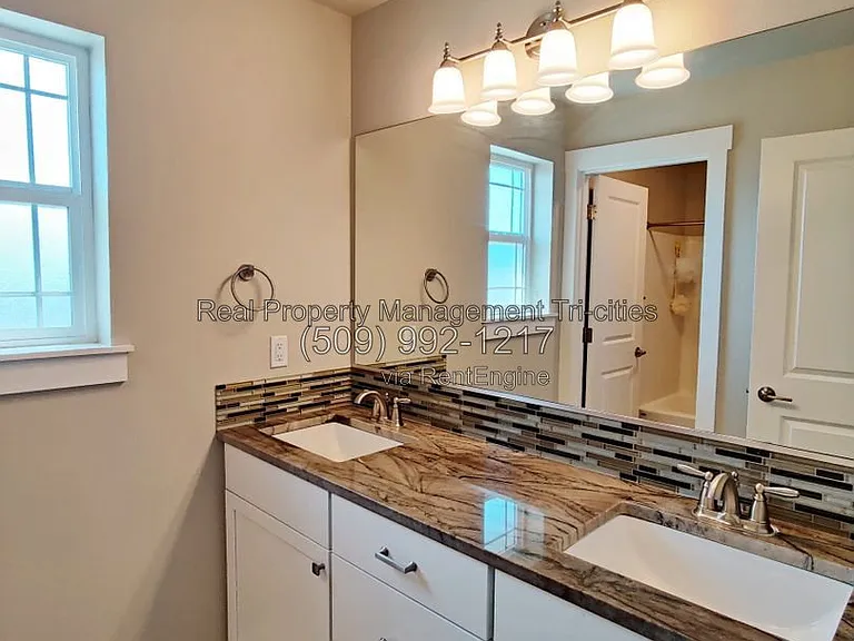 1108 S Kansas Pl — Photo 19