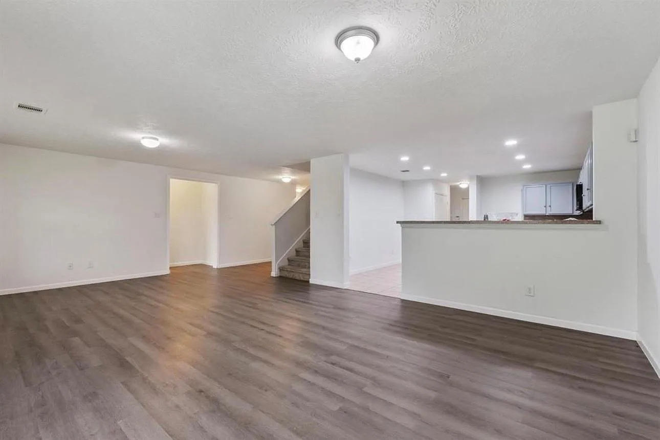 5 bed, 2.5 bath, 3415 sqft, $3,195 — Photo 4