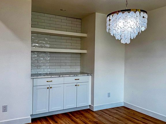 4th image of 409 Avenue R