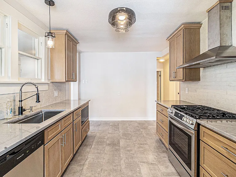 405 Pearl St — Photo 11