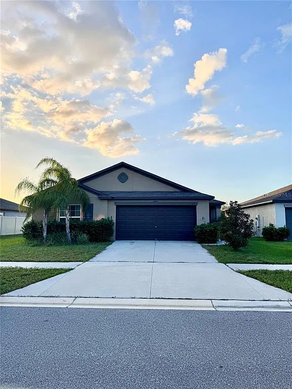 4 bed, 2.0 bath, 1841 sqft, $2,600 — Photo 1