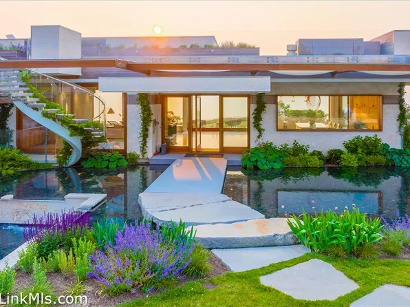 60 Bartimus Luce Rd, West Tisbury, MA 02575