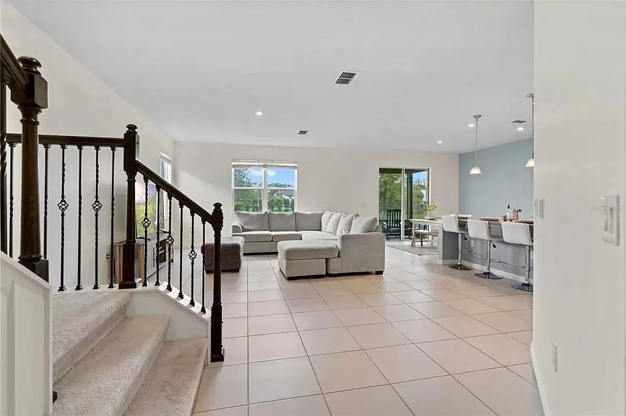 4 bed, 2.5 bath, 2466 sqft, $2,950 — Photo 3